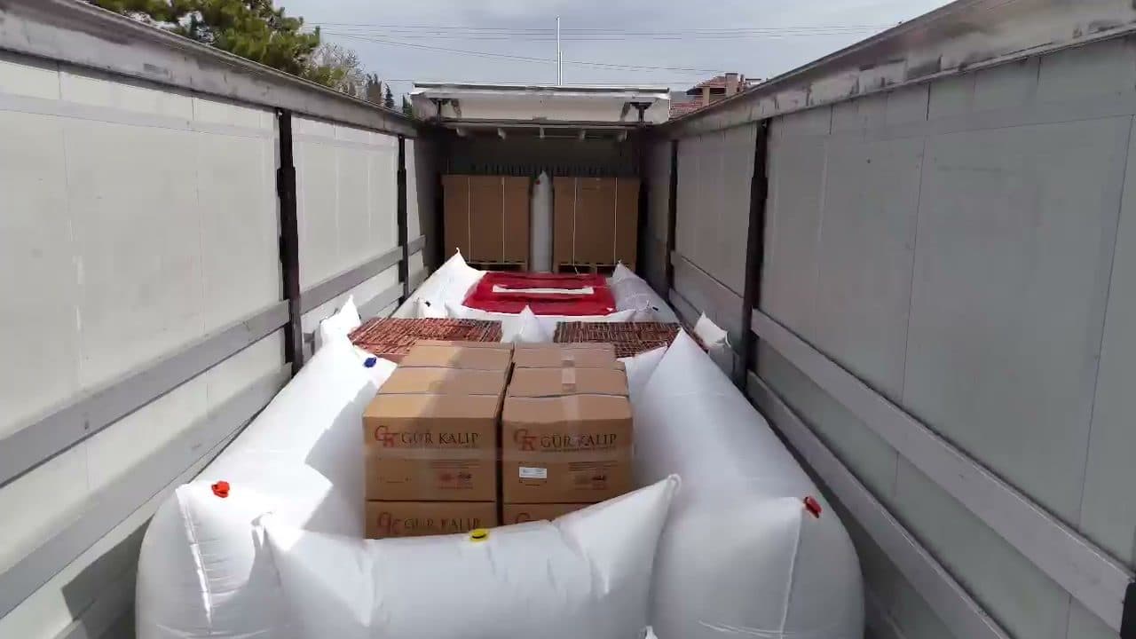Inflatable dunnage bags securing palletized cargo inside a curtainside trailer